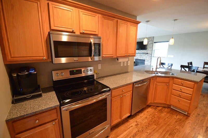5913 Spring View Court Northeast Cedar Rapids, IA 52411 - Photo 6 of 25 Gallery Image 6