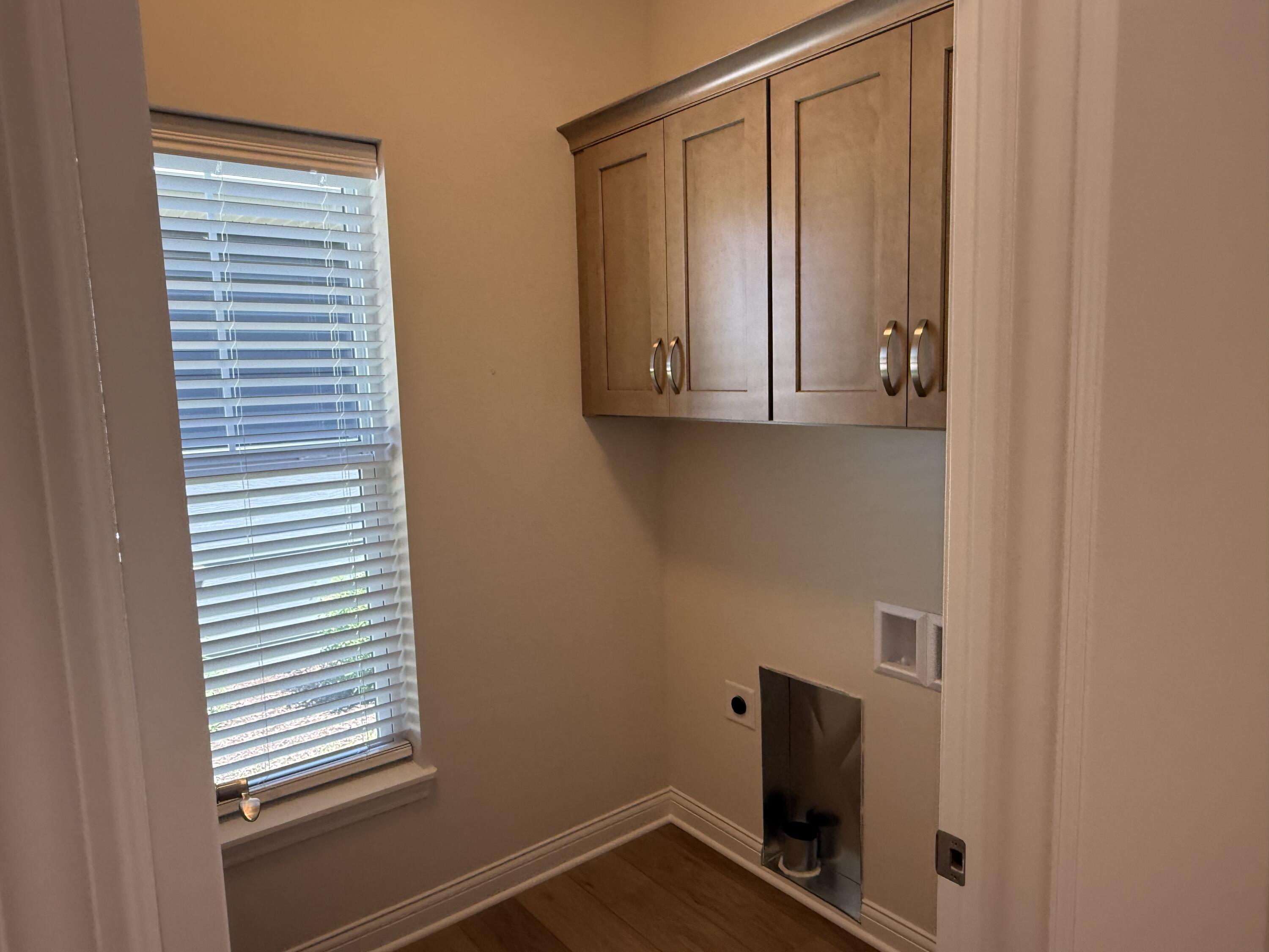 369 Evergreen Lane Pewaukee, WI 53072 - Photo 17 of 27 Laundry Room