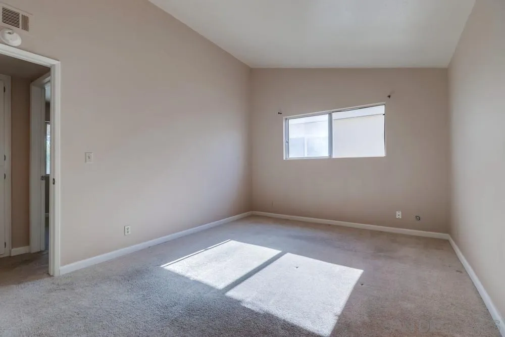 4768 35th Street, Unit 4 San Diego, CA 92116 - Photo 14 of 27 an empty room with a window