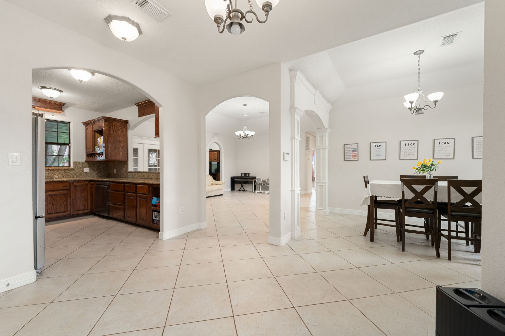 208 Tracy Street Angleton, TX 77515 - Photo 10 of 48