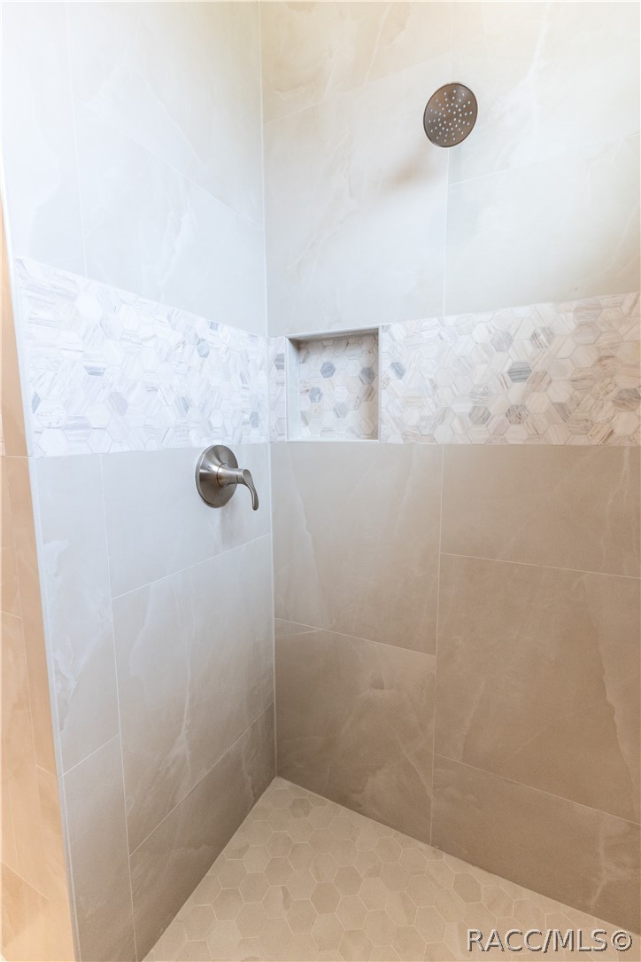 1439 Cr212 Road Oxford, FL 34484 - Photo 24 of 48 Shower in primary bathroom