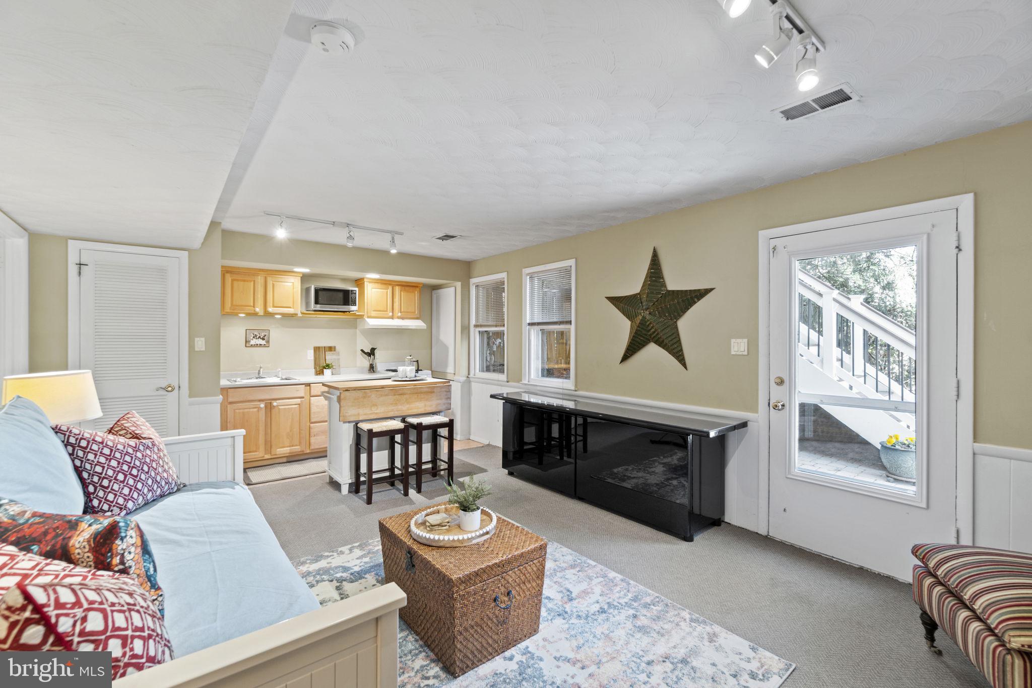 2156 Military Road Arlington, VA 22207 - Photo 12 of 19