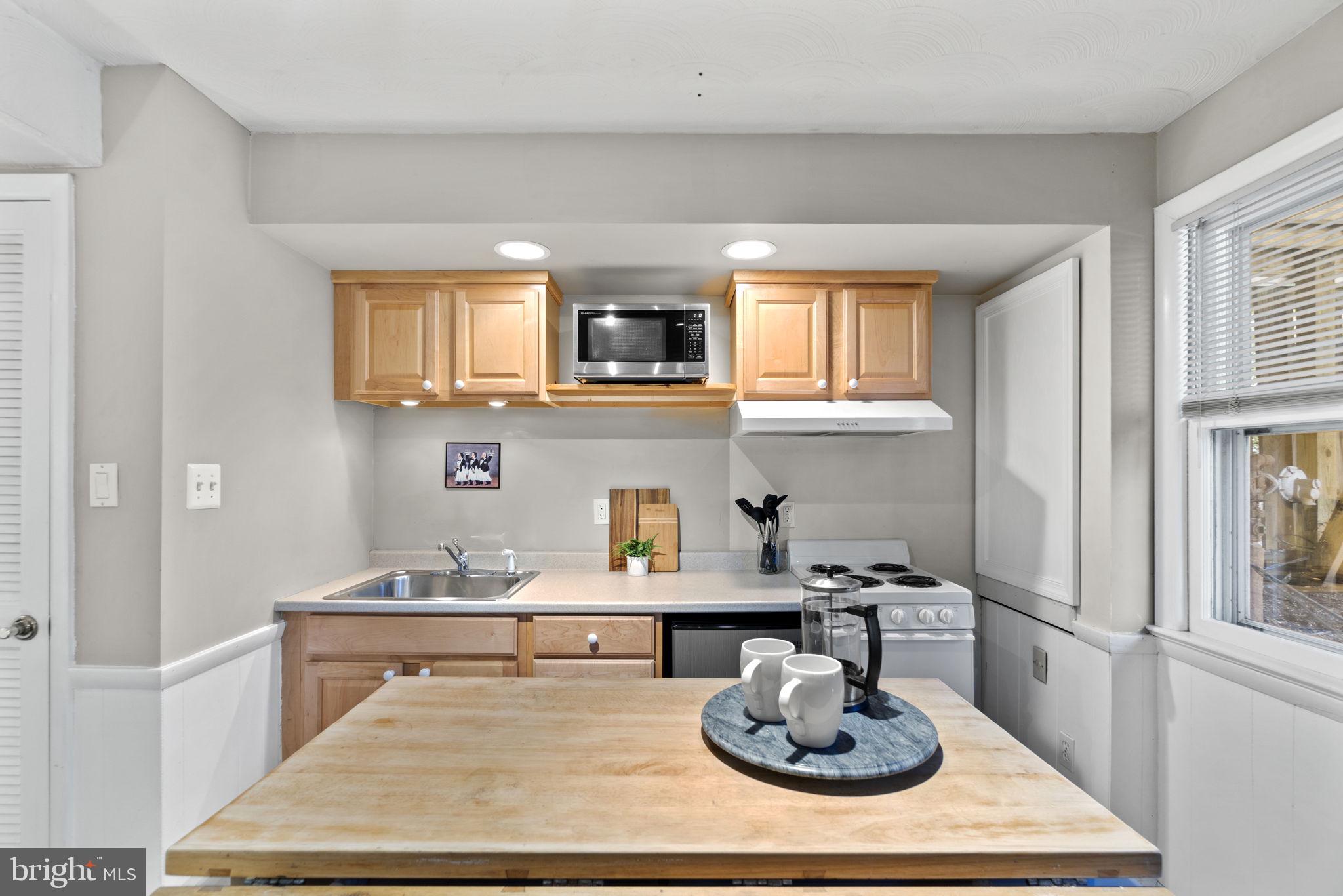 2156 Military Road Arlington, VA 22207 - Photo 14 of 19