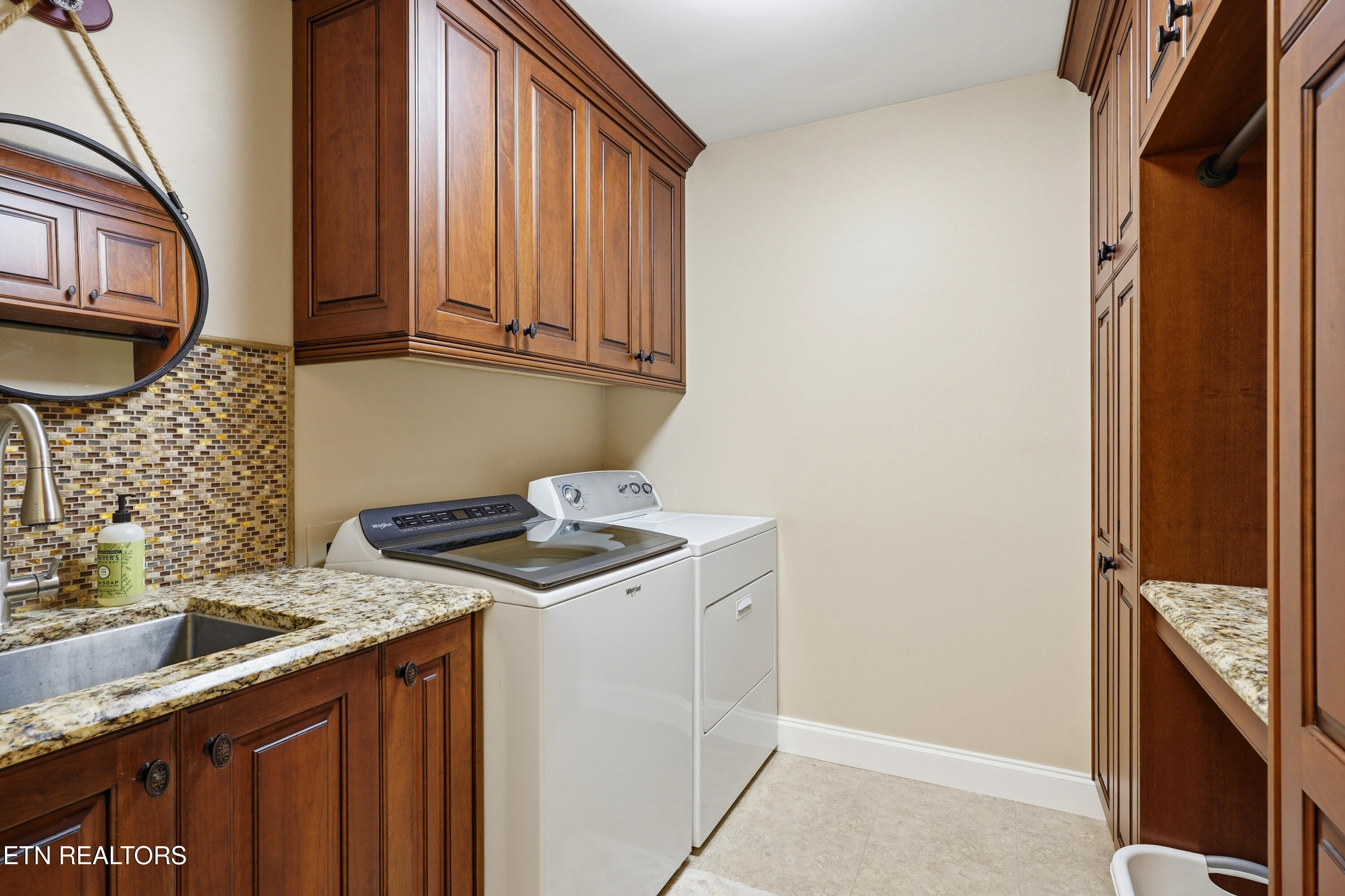 633 Banbury Road Knoxville, TN 37934 - Photo 18 of 41 Laundry