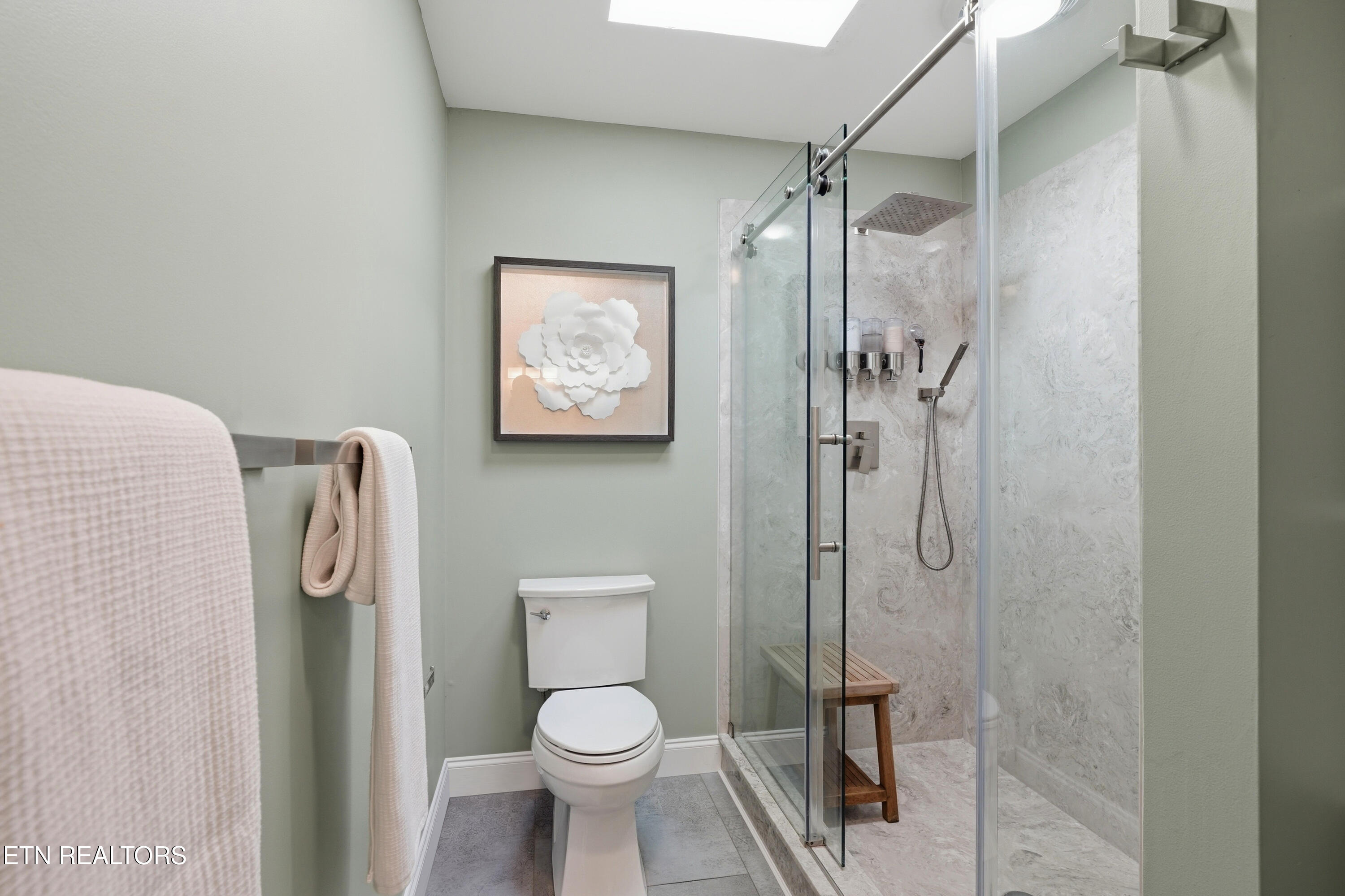 633 Banbury Road Knoxville, TN 37934 - Photo 26 of 41 Master Bathroom