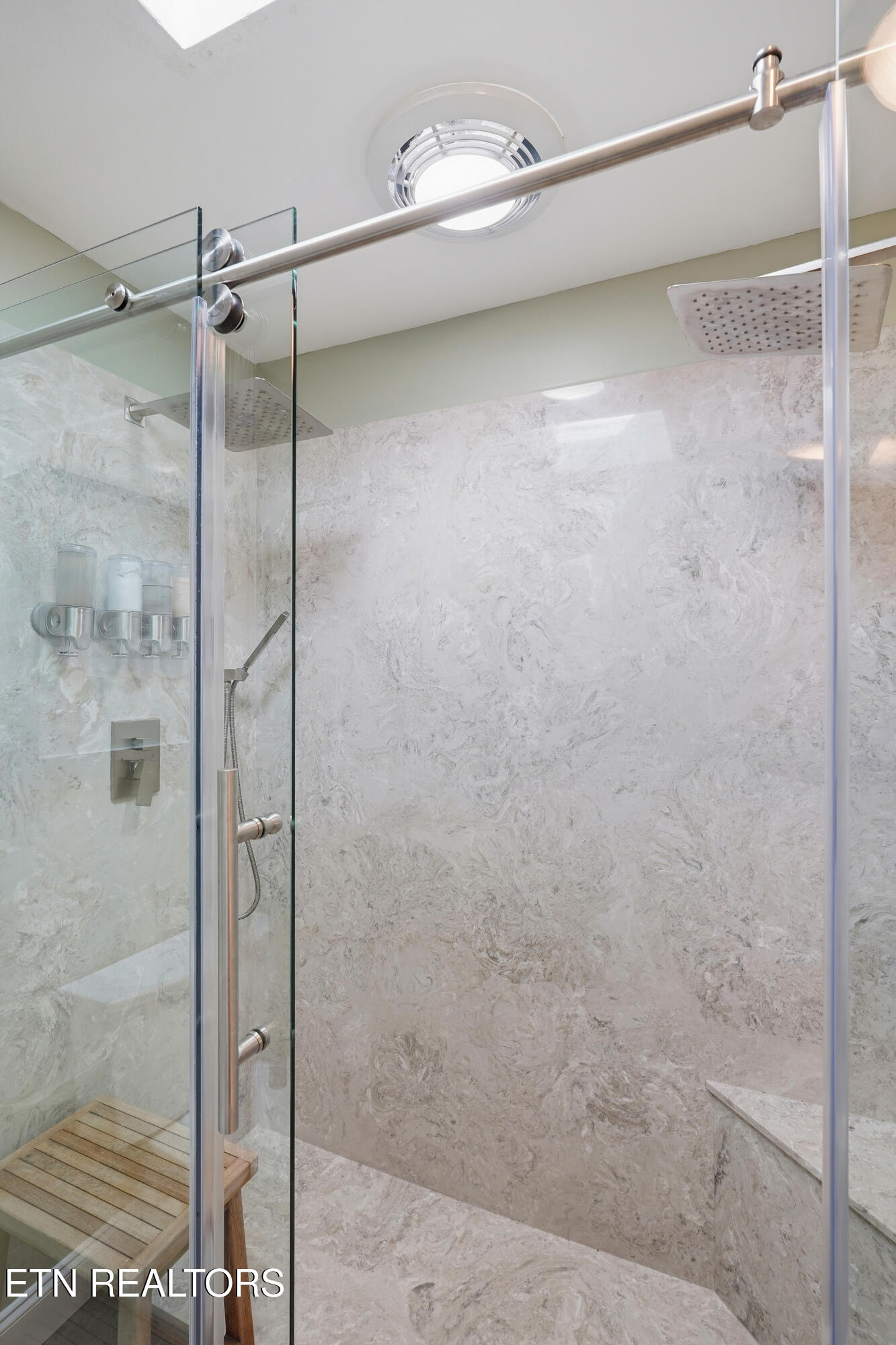 633 Banbury Road Knoxville, TN 37934 - Photo 27 of 41 Dual Head Walk-in Shower