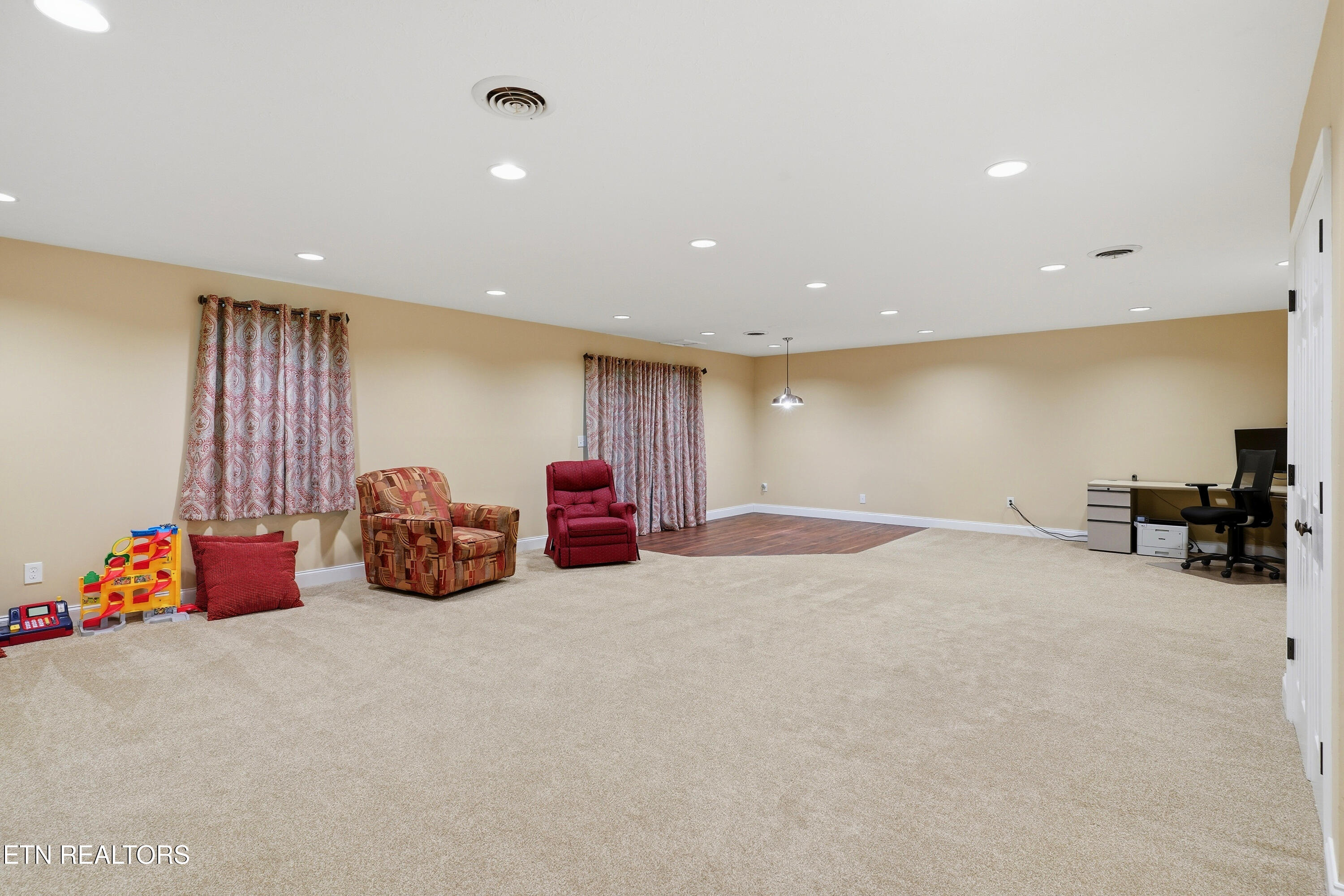 633 Banbury Road Knoxville, TN 37934 - Photo 32 of 41 Basement Entertainment Space