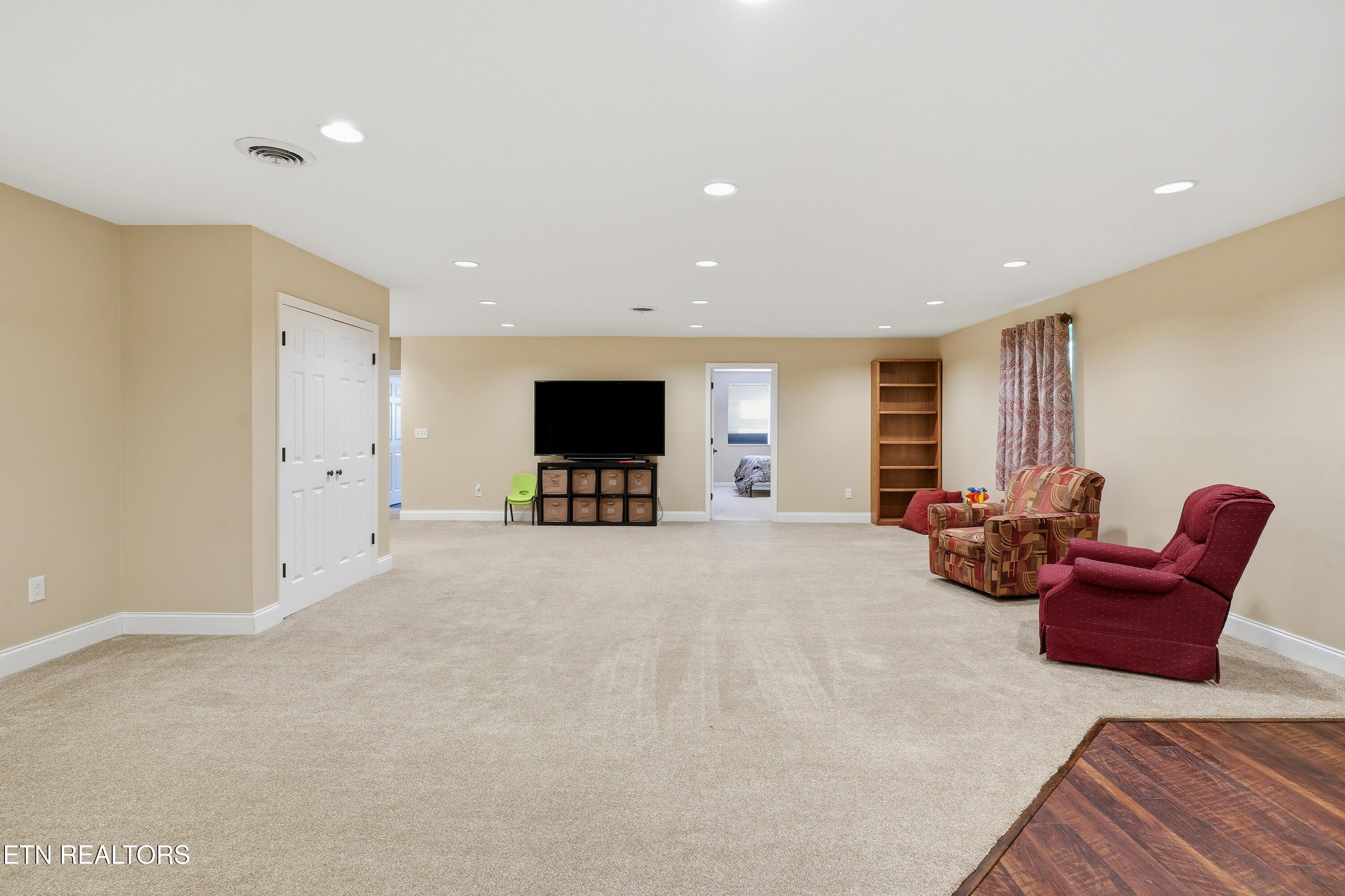 633 Banbury Road Knoxville, TN 37934 - Photo 35 of 41 Basement Entertainment Space