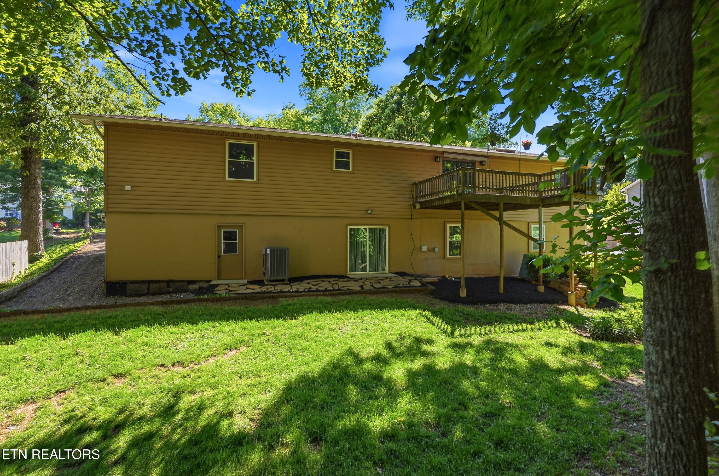 633 Banbury Road Knoxville, TN 37934 - Photo 38 of 41 Backyard