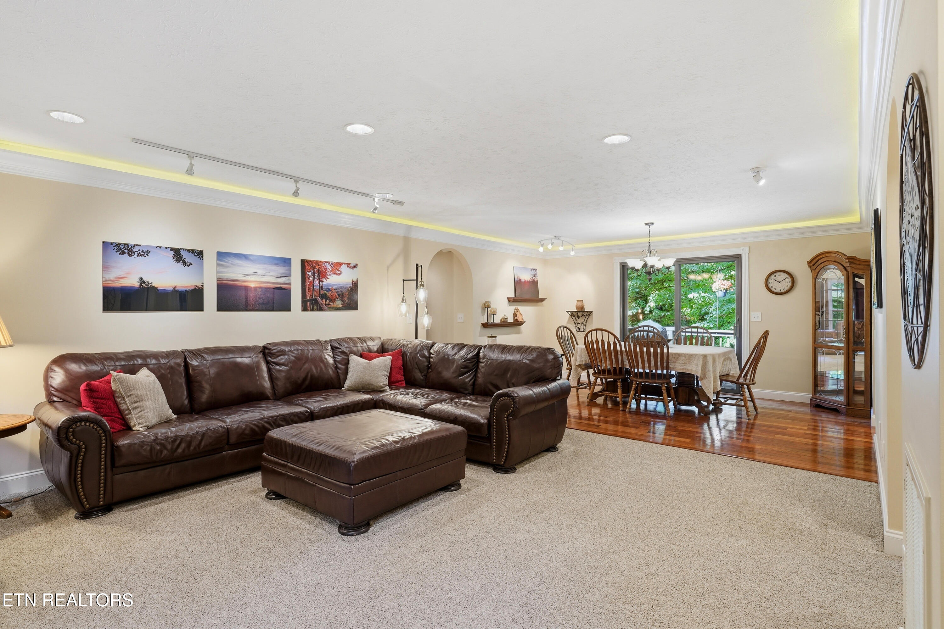633 Banbury Road Knoxville, TN 37934 - Photo 5 of 41 Living Room