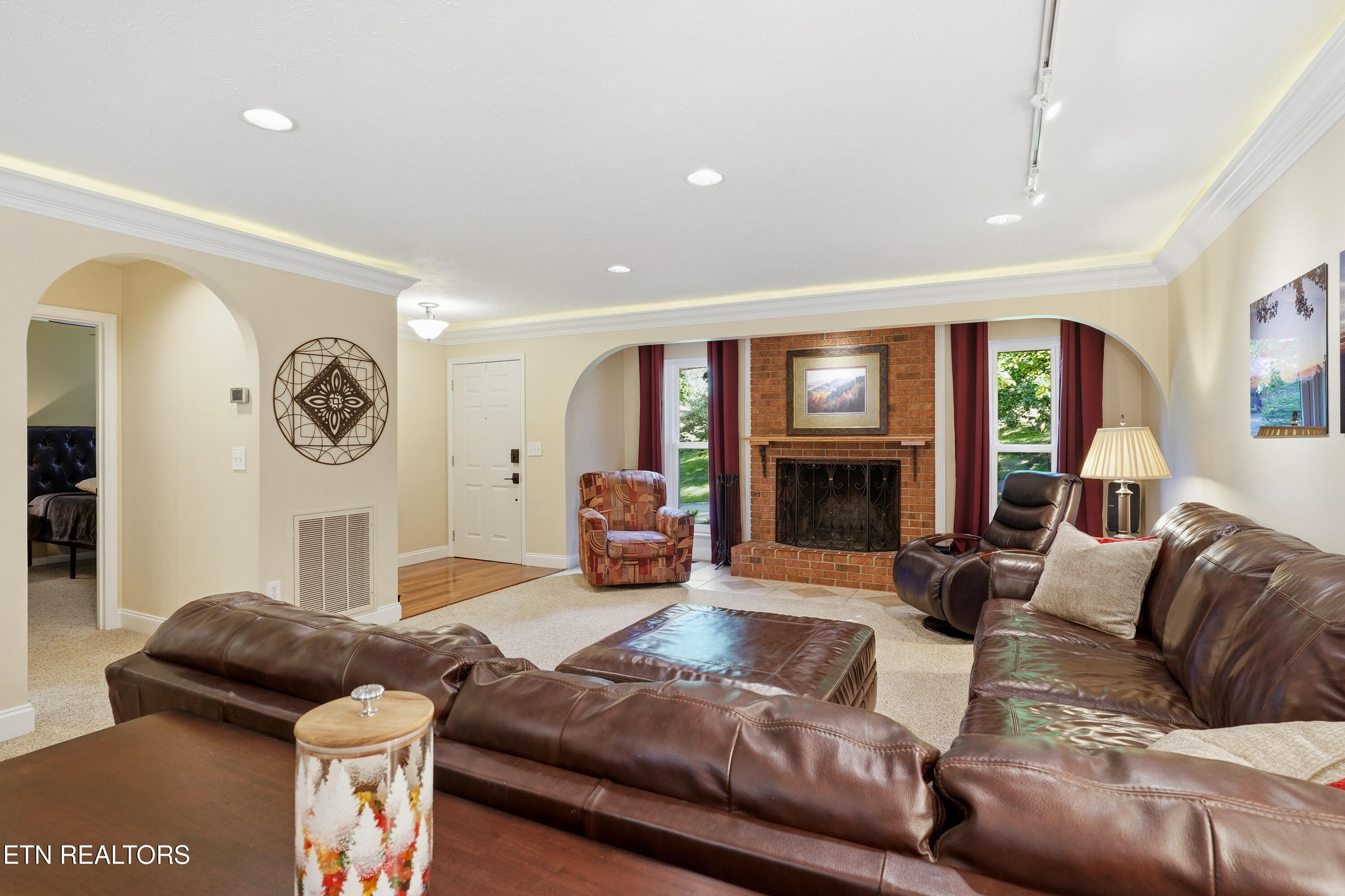 633 Banbury Road Knoxville, TN 37934 - Photo 7 of 41 Living Room