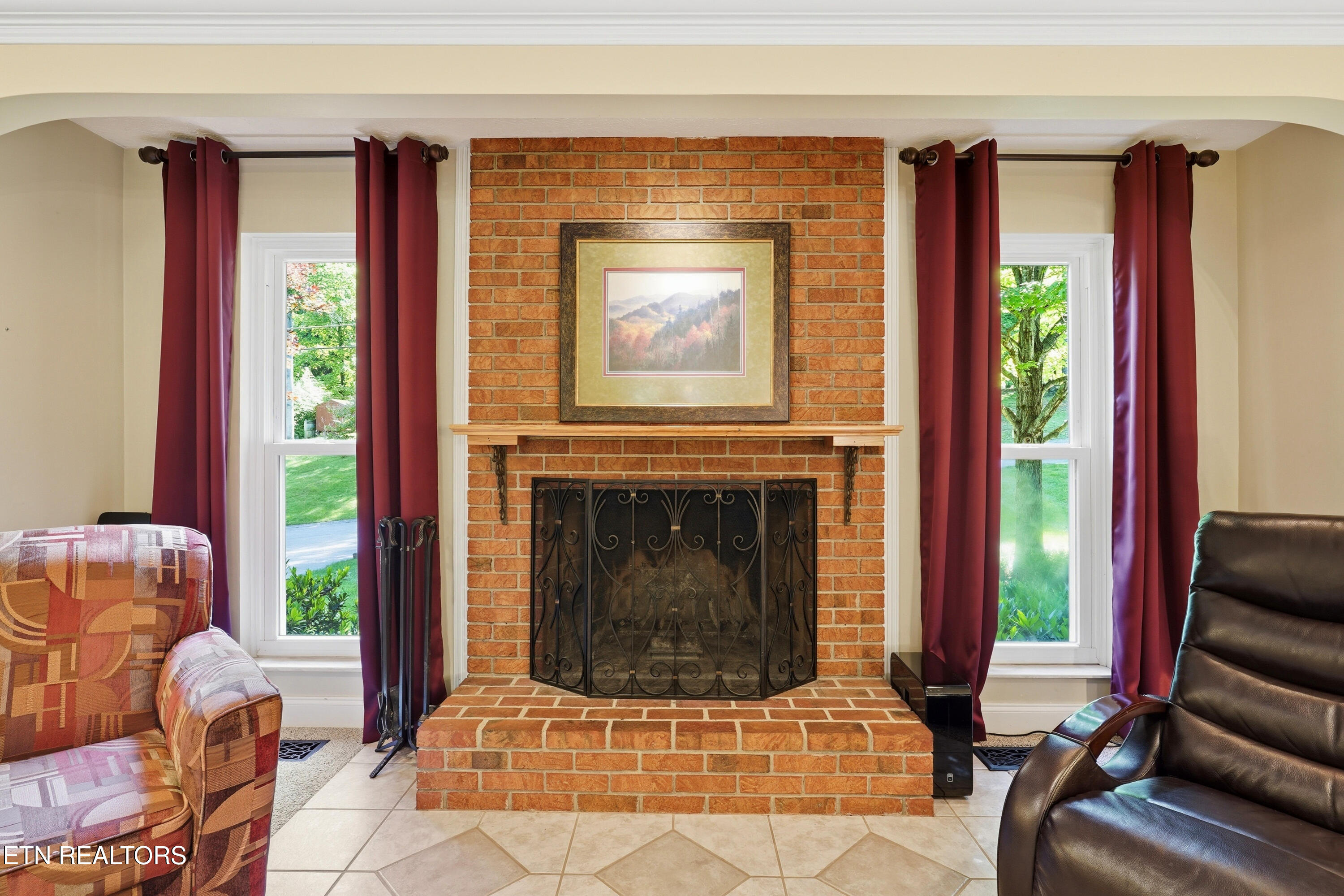 633 Banbury Road Knoxville, TN 37934 - Photo 9 of 41 Living Room