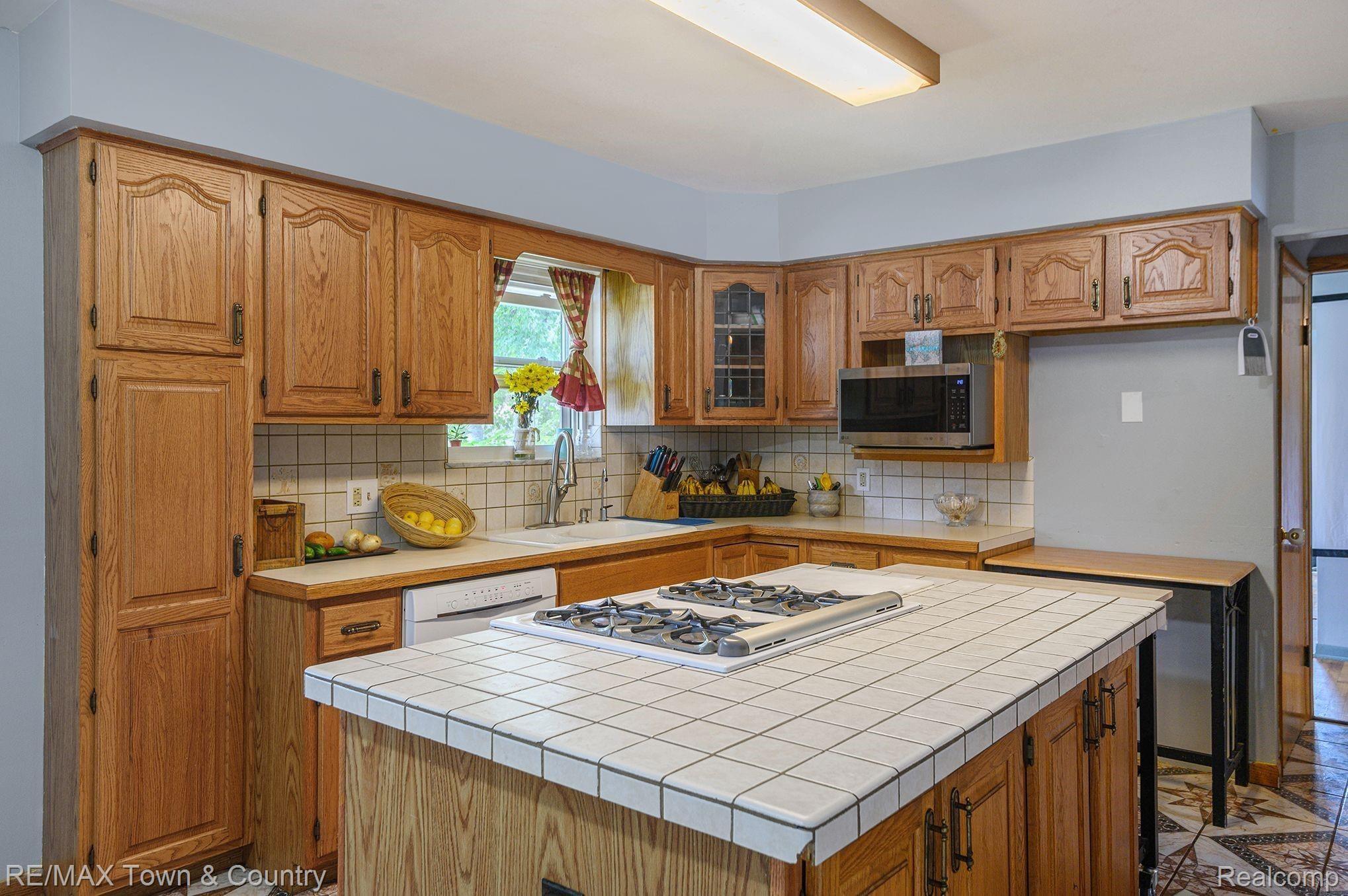 409 George Street Flushing, MI 48433 - Photo 6 of 23 mneR8E6Q.jpeg