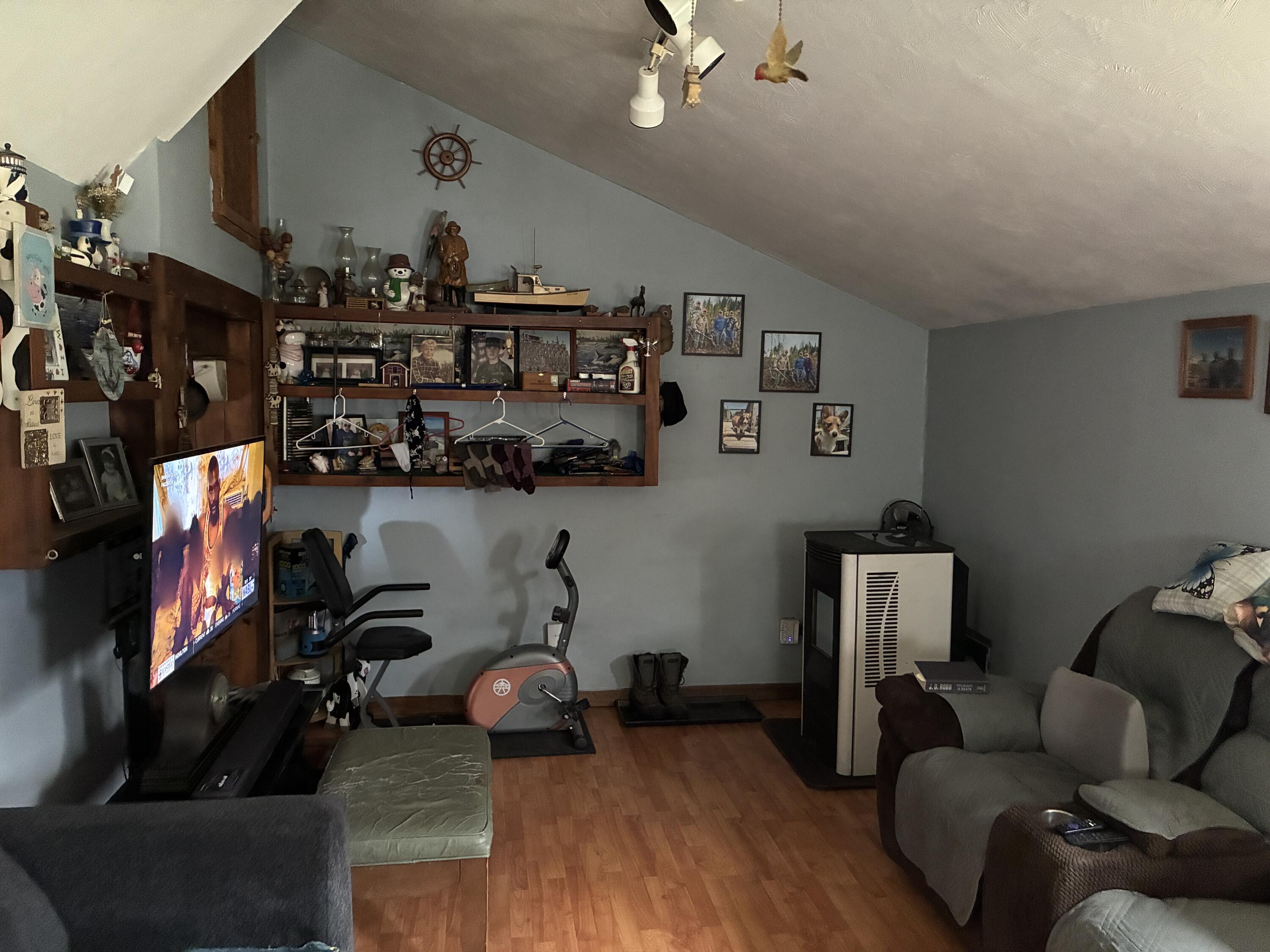 21 Sadler Point Road Jonesport, ME 04649 - Photo 20 of 51 21 Saler Living room