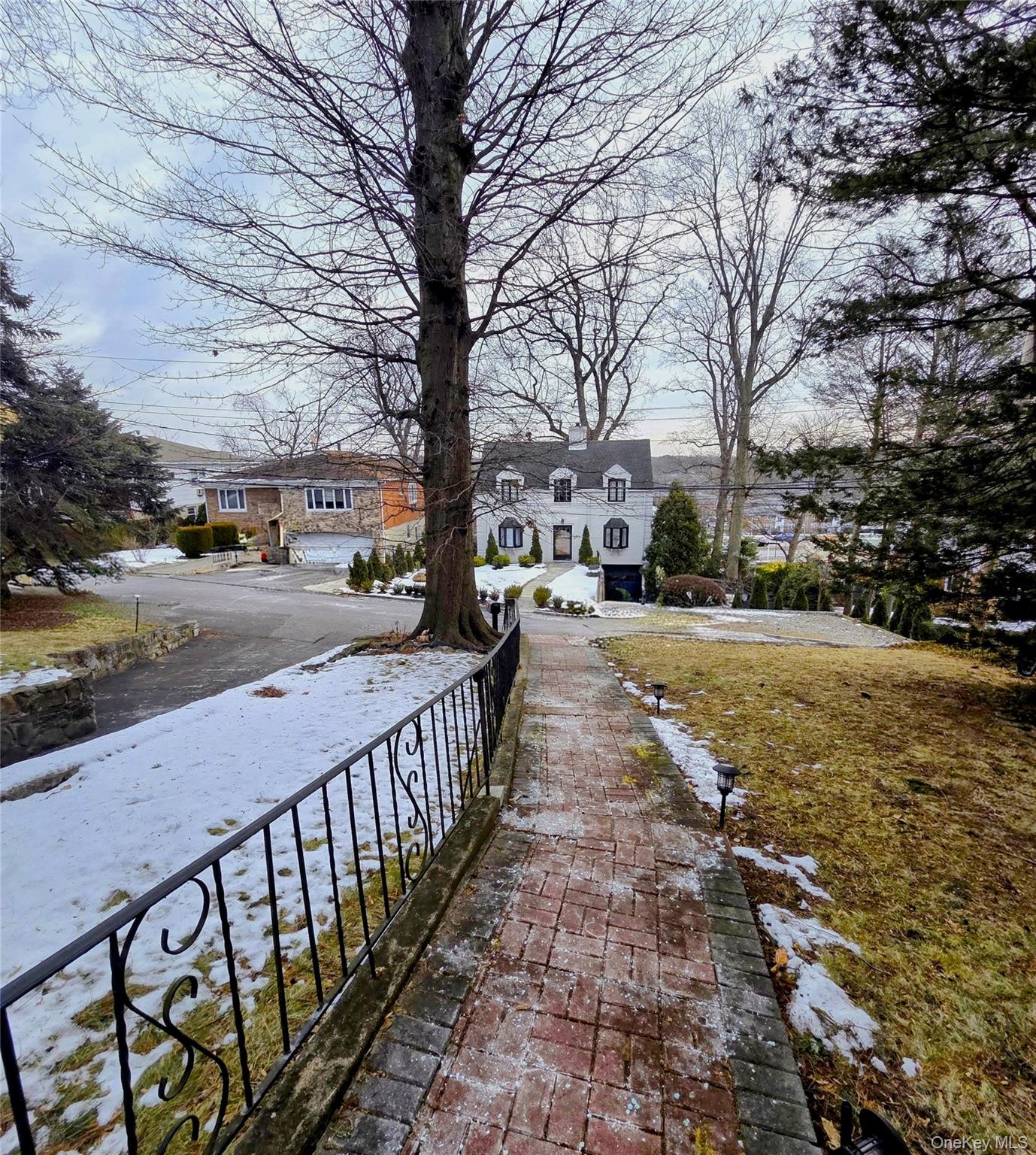 21 Norwood Road Yonkers, NY 10710 - Photo 3 of 29