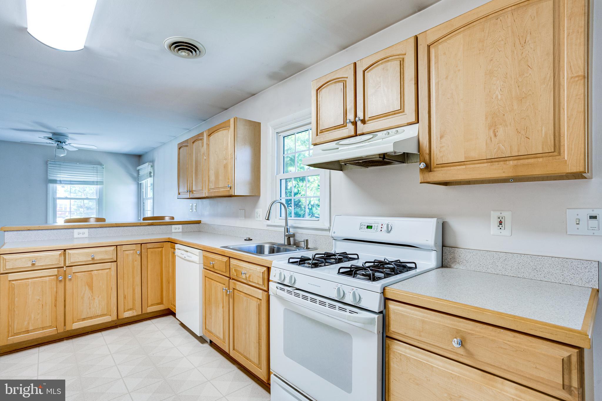 4595 Roundhill Road Ellicott City, MD 21043 - Photo 11 of 35 Kitchen