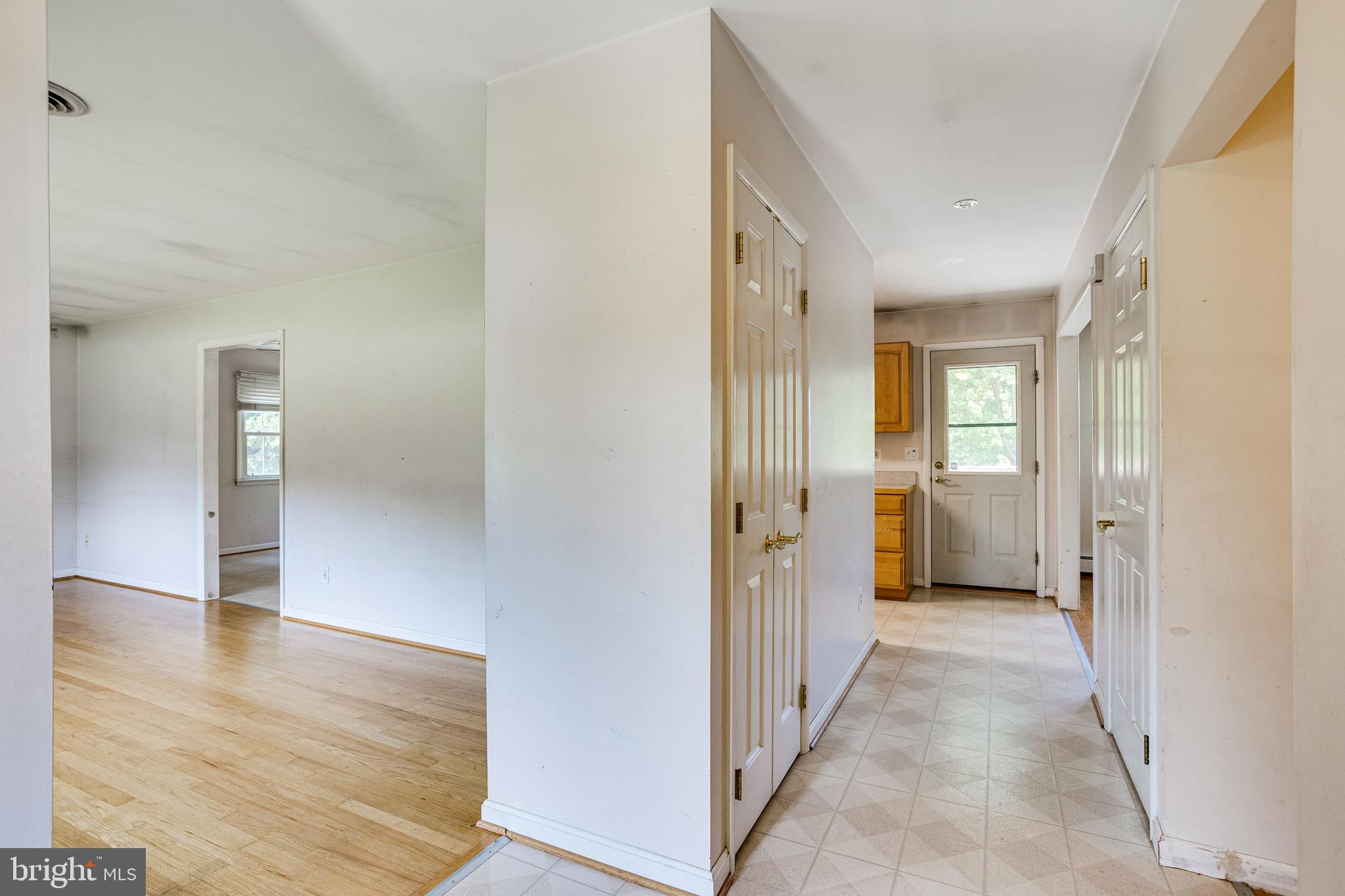4595 Roundhill Road Ellicott City, MD 21043 - Photo 4 of 35 Foyer