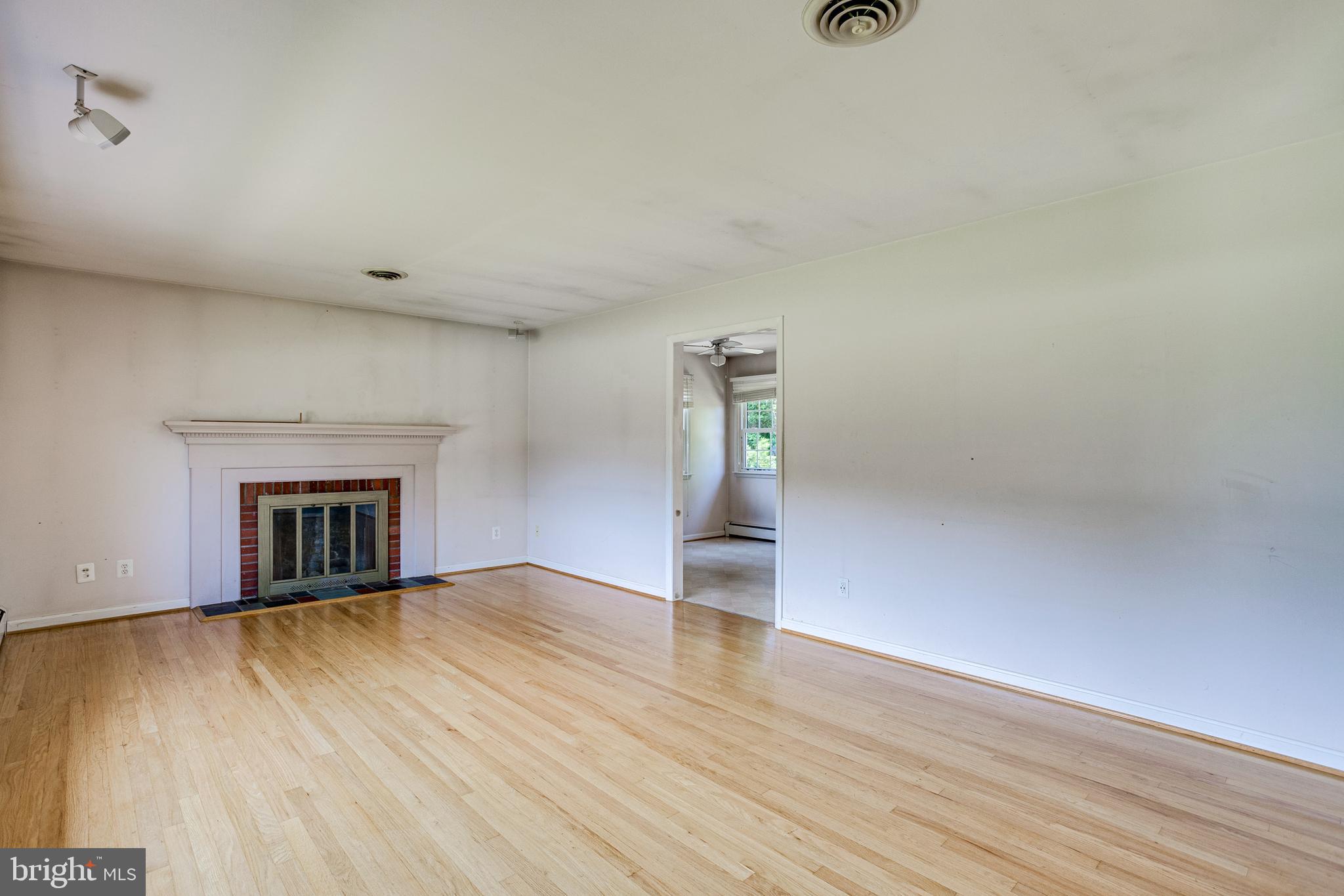 4595 Roundhill Road Ellicott City, MD 21043 - Photo 7 of 35 Living Room