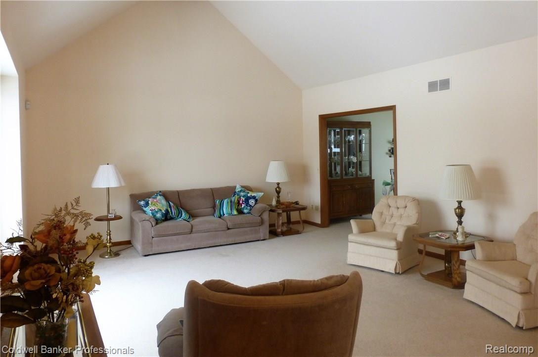 8654 Indian Clarkston, MI 48348 - Photo 6 of 35 29.JPG