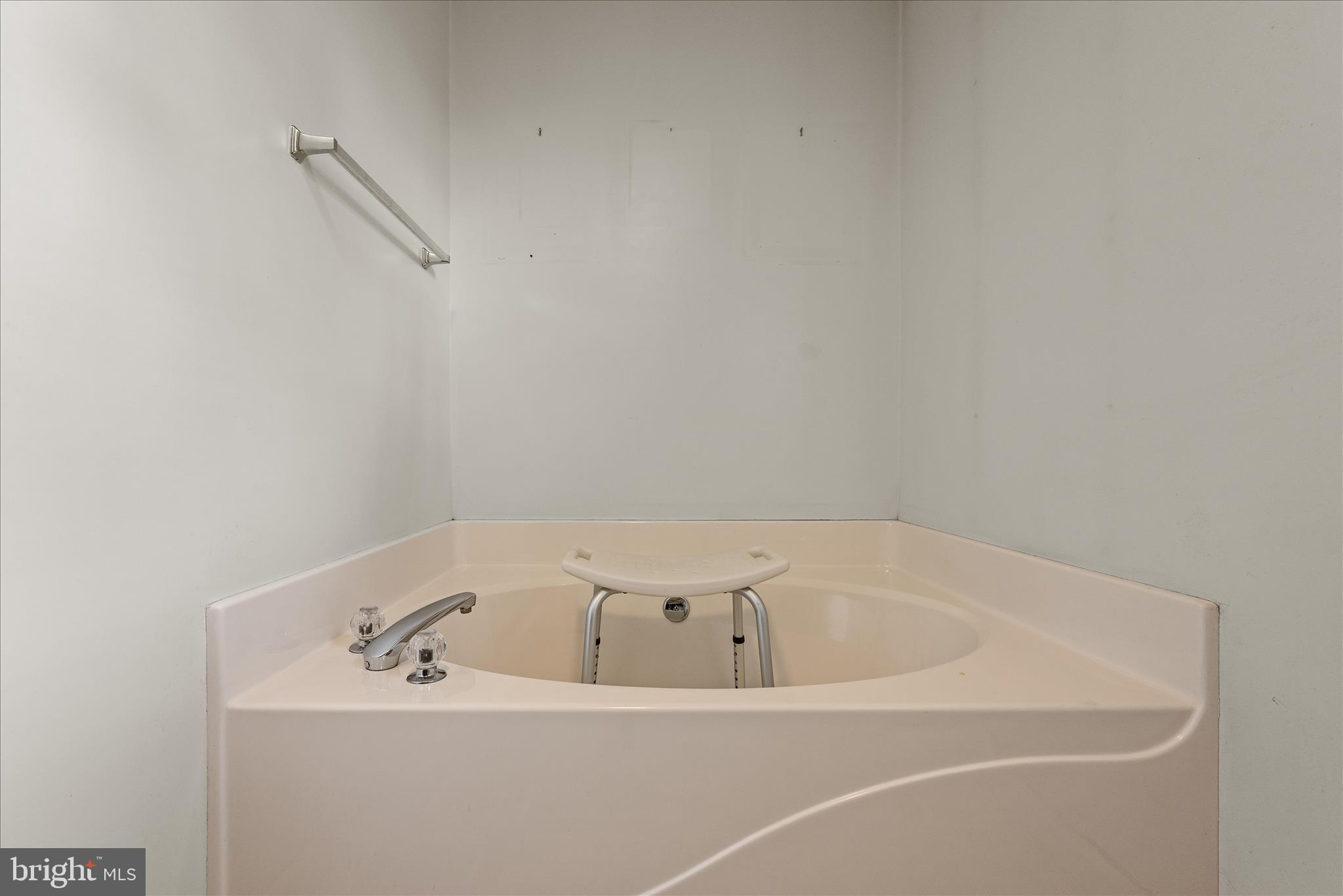 4403 Back Mountain Road Winchester, VA 22602 - Photo 35 of 73 Primary Bathroom