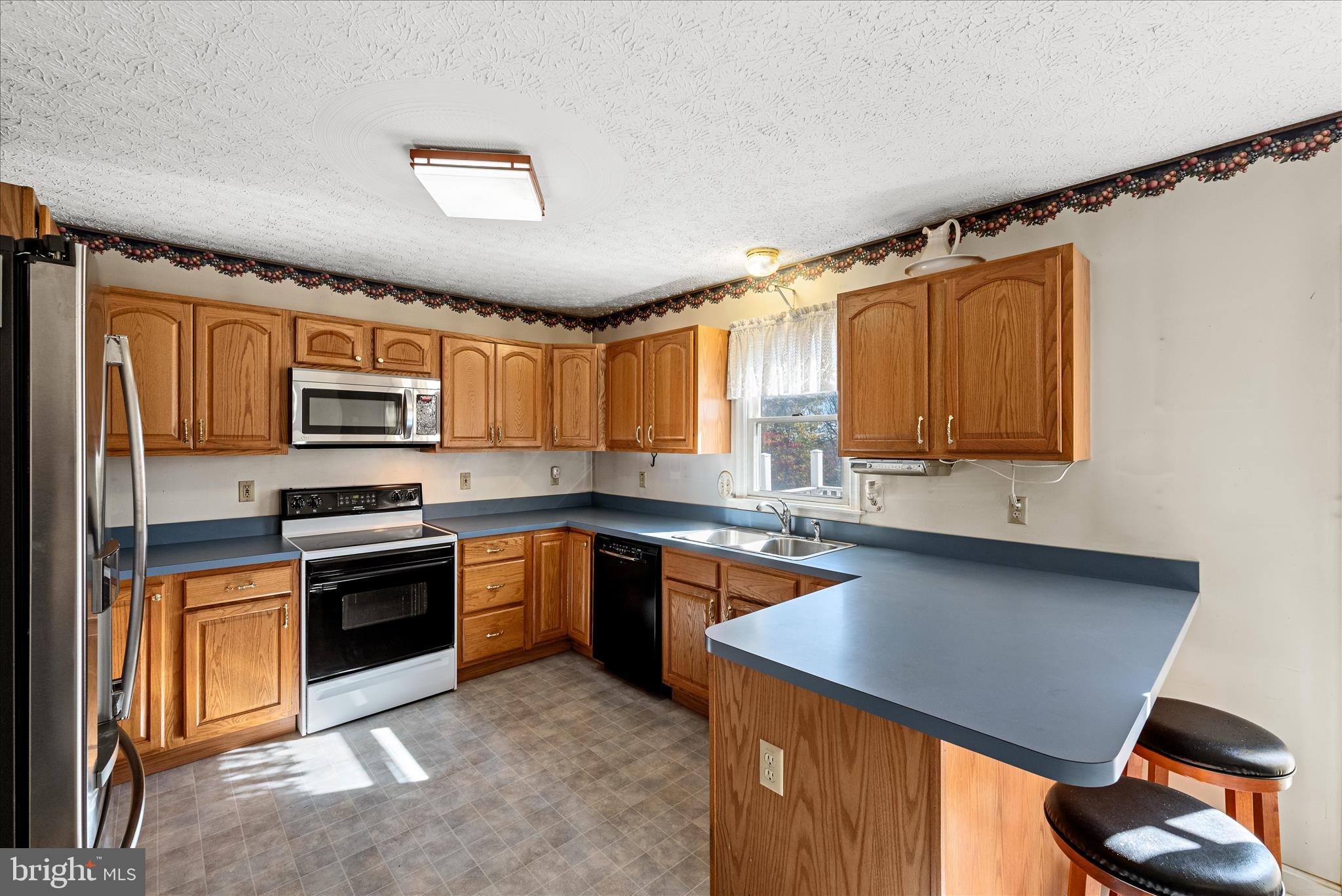 4403 Back Mountain Road Winchester, VA 22602 - Photo 7 of 73 a kitchen with stainless steel appliances granite countertop a sink stove and refrigerator