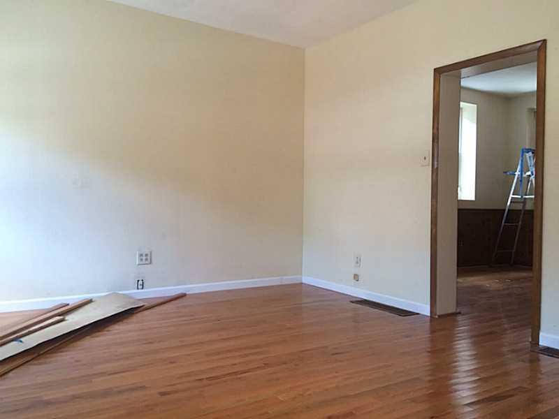 1407 Evergreen Road Pittsburgh, PA 15209 - Photo 6 of 21 Living Room.