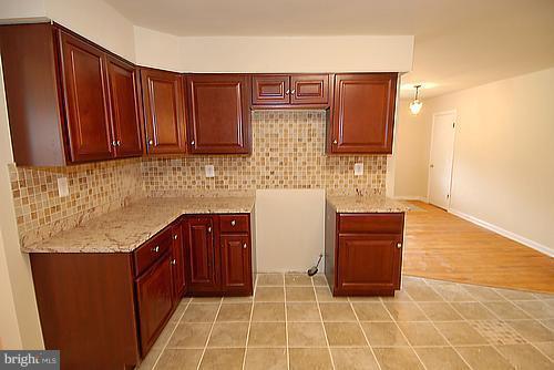 8901 Dangerfield Road Clinton, MD 20735 - Photo 13 of 25 Kitchen