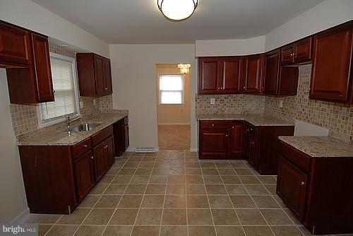 8901 Dangerfield Road Clinton, MD 20735 - Photo 3 of 25 Kitchen