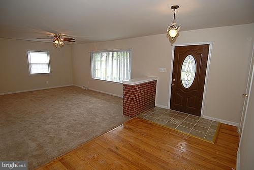 8901 Dangerfield Road Clinton, MD 20735 - Photo 9 of 25 Living Room