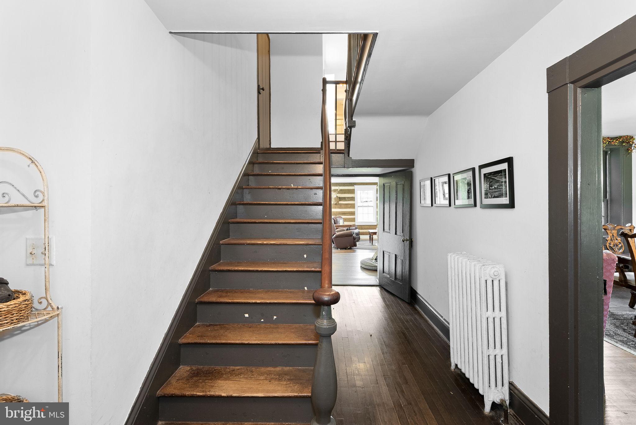 38834 Eudora Lane Hamilton, VA 20158 - Photo 19 of 98 Front staircase in foyer