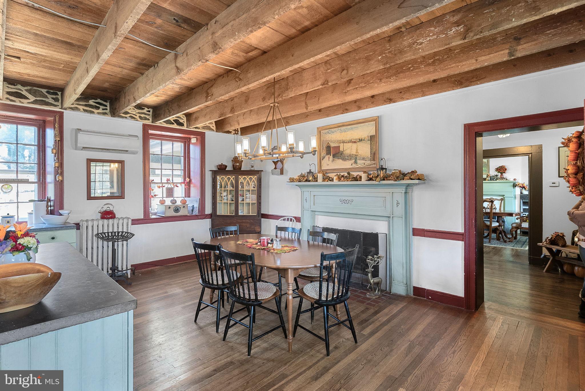 38834 Eudora Lane Hamilton, VA 20158 - Photo 29 of 98 Dining area in kitchen has a gas fireplace