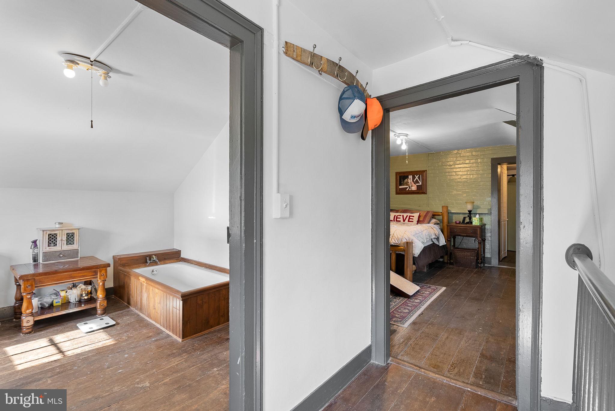 38834 Eudora Lane Hamilton, VA 20158 - Photo 45 of 98 Primary suite hall