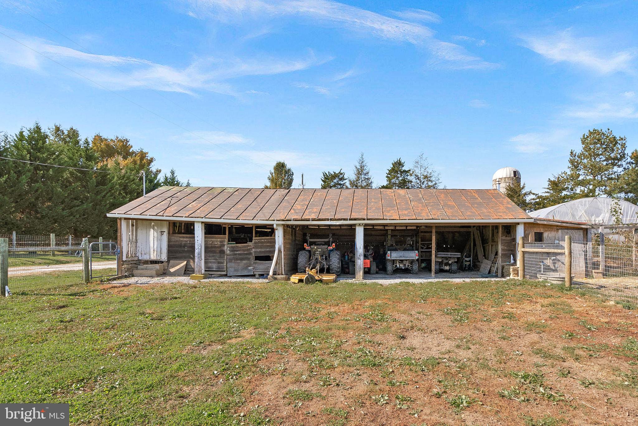 38834 Eudora Lane Hamilton, VA 20158 - Photo 68 of 98 Tractor barn