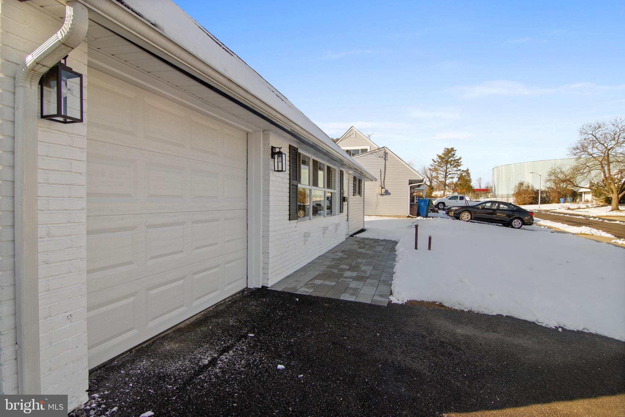 23 Gardenia Road Levittown, PA 19057 - Photo 2 of 34