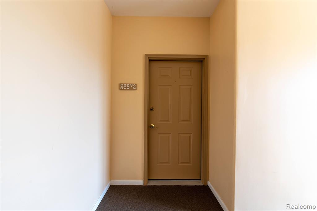 28872 Five Mile Road Livonia, MI 48154 - Photo 5 of 23