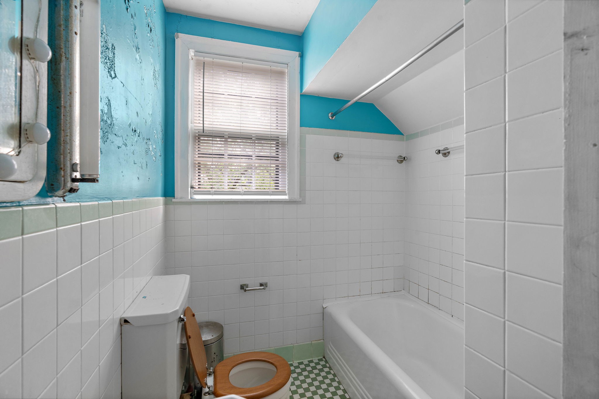 225 Mockingbird Road Nashville, TN 37205 - Photo 23 of 35 a bathroom with a sink toilet and shower