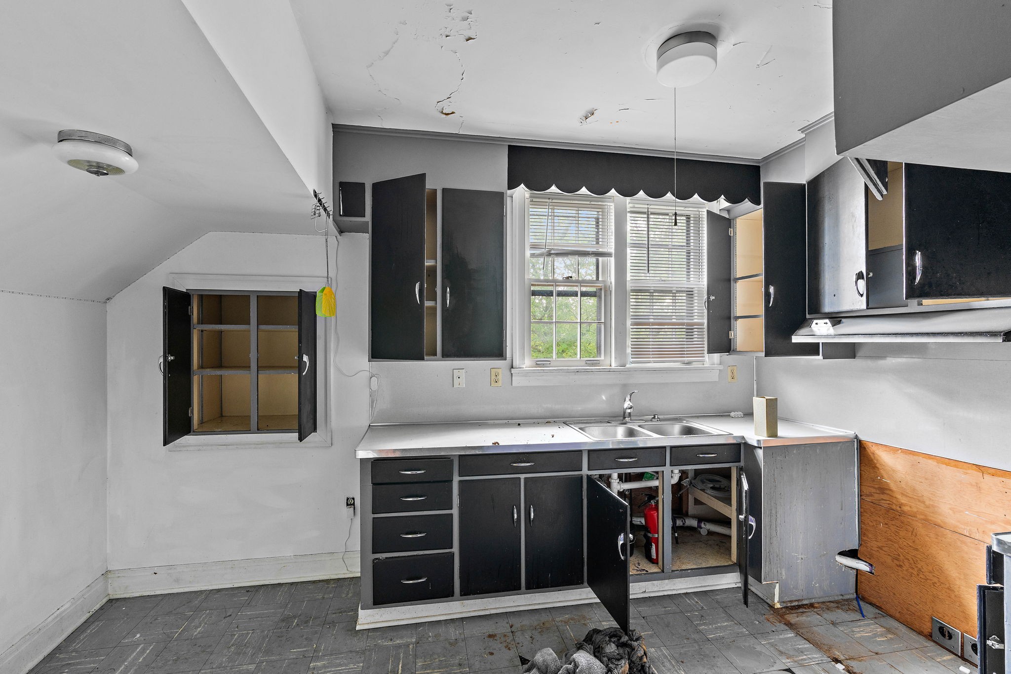 225 Mockingbird Road Nashville, TN 37205 - Photo 24 of 35 a view of kitchen with windows