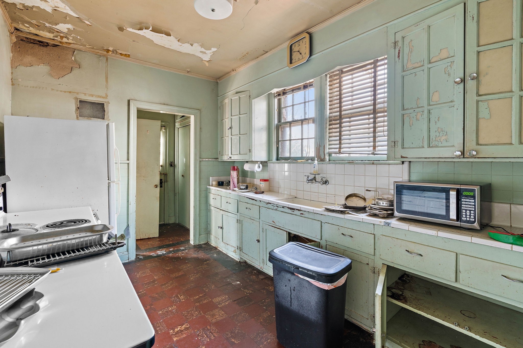 225 Mockingbird Road Nashville, TN 37205 - Photo 10 of 35 a kitchen with a sink stove and cabinets