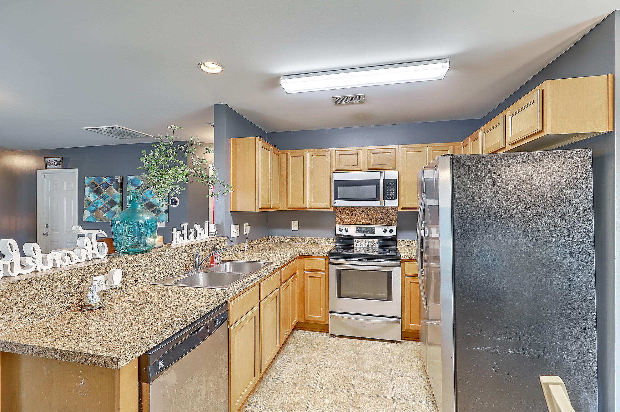 189 Brittondale Road Summerville, SC 29485 - Photo 11 of 25 IMG_9220_1_2_3_4_5_6