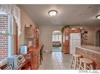 1038 Schwarz Road Edwardsville, IL 62025 - Photo 8 of 21 Gallery Image 8