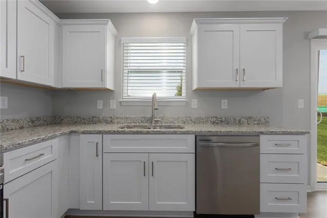 $359,900 | 907 Southwest Pintail Drive, Oak Grove, MO 64075