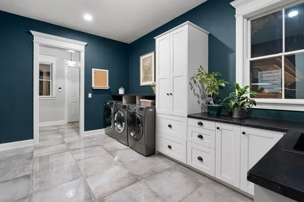 a view of kitchen and washer and dryer