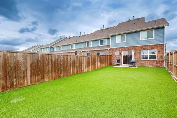 a view front of house with a yard
