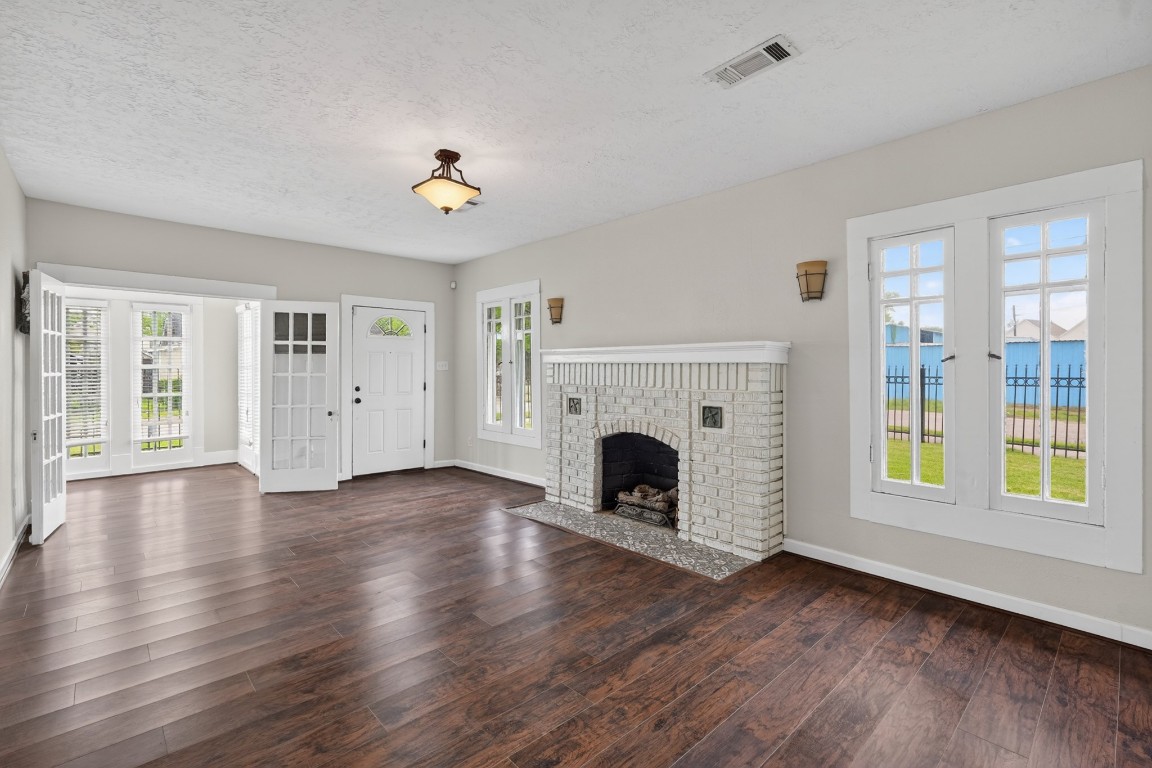 5401 North Capitol Street Houston, TX 77011 - Photo 11 of 39 a view of an empty room with wooden floor and a window