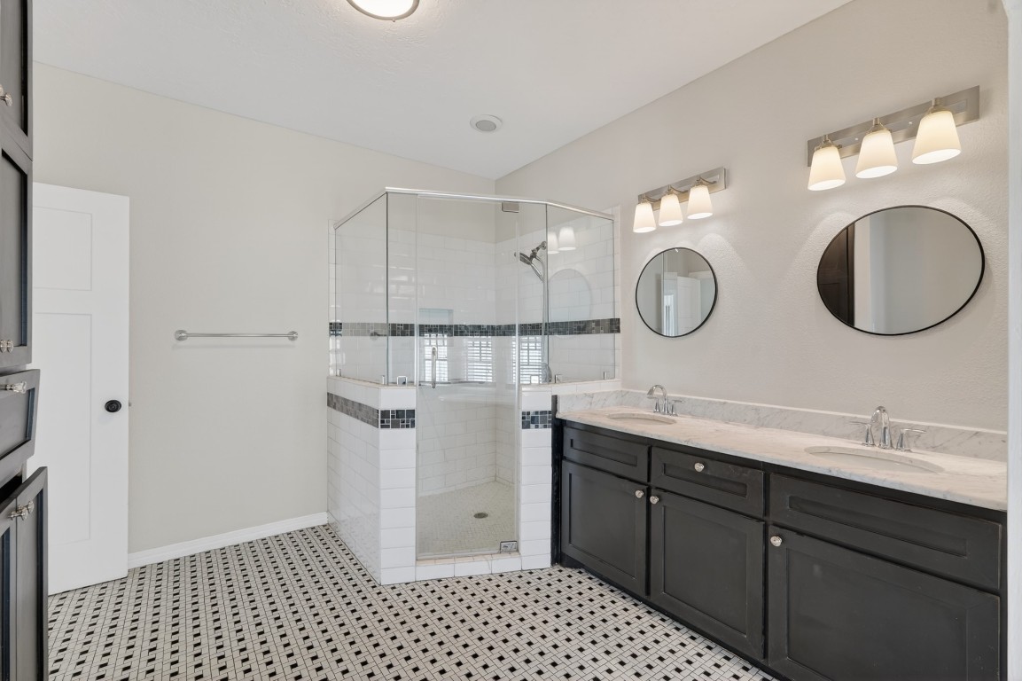 5401 North Capitol Street Houston, TX 77011 - Photo 28 of 39 a bathroom with a double vanity sink mirror and toilet