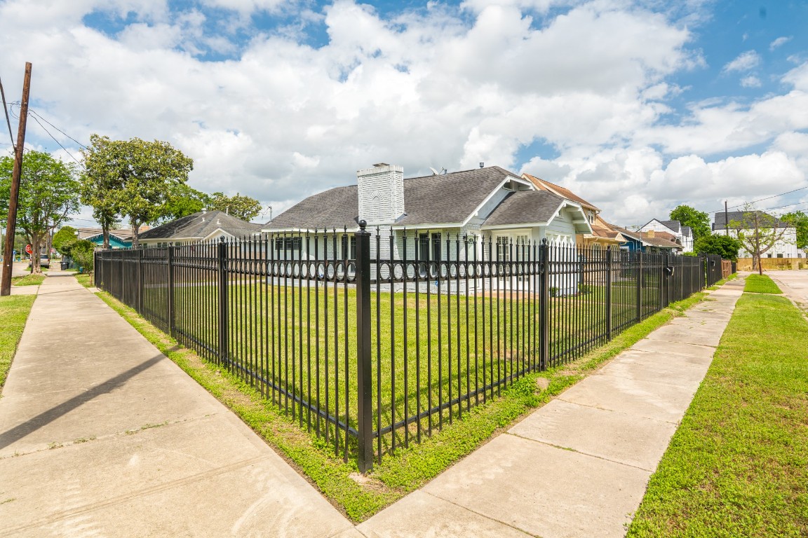 5401 North Capitol Street Houston, TX 77011 - Photo 36 of 39 a view of a wrought iron bridge