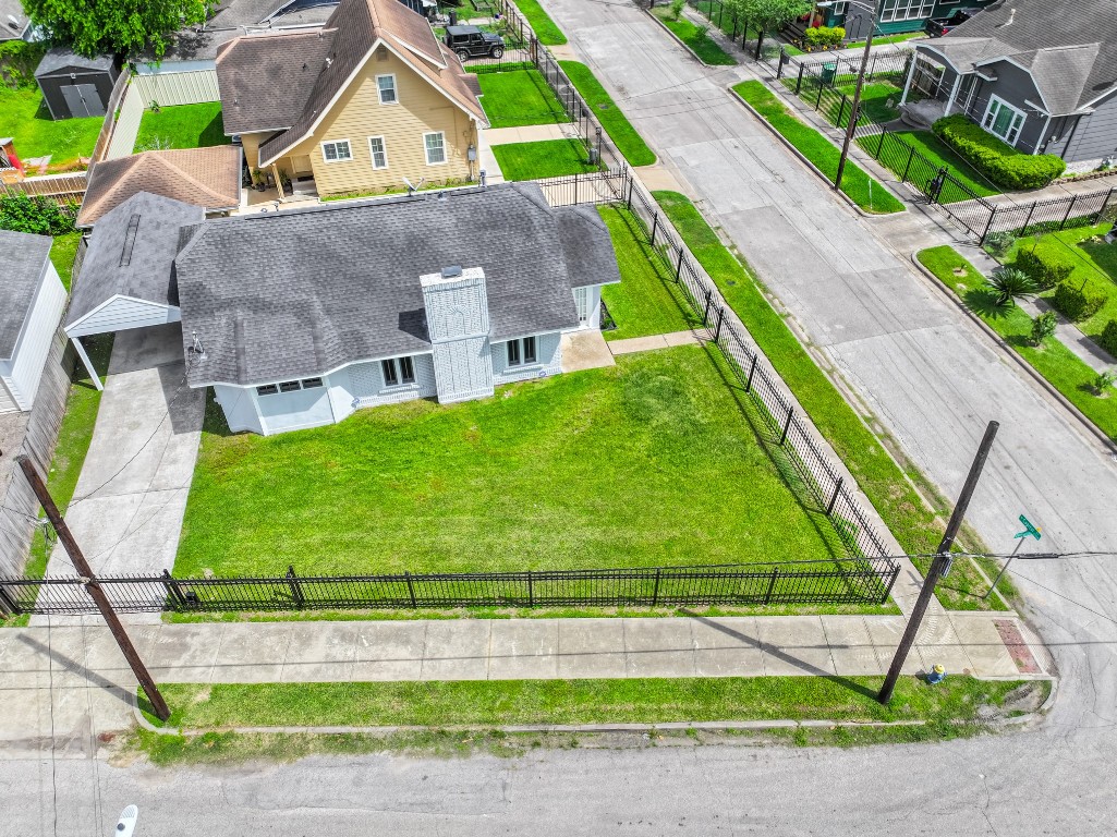 5401 North Capitol Street Houston, TX 77011 - Photo 37 of 39 a aerial view of a house with a yard