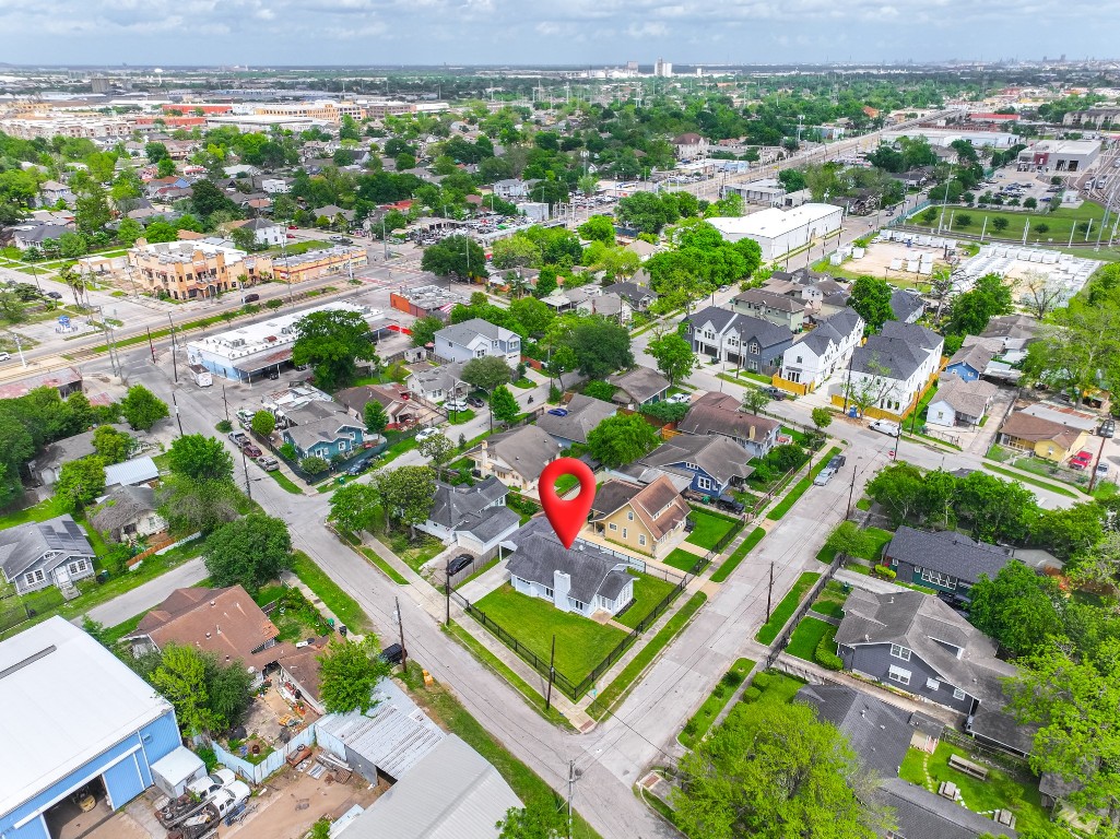 5401 North Capitol Street Houston, TX 77011 - Photo 39 of 39 an aerial view of residential houses with outdoor space