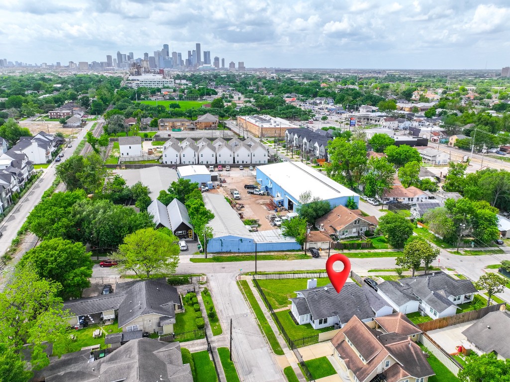 5401 North Capitol Street Houston, TX 77011 - Photo 6 of 39 a view of a city