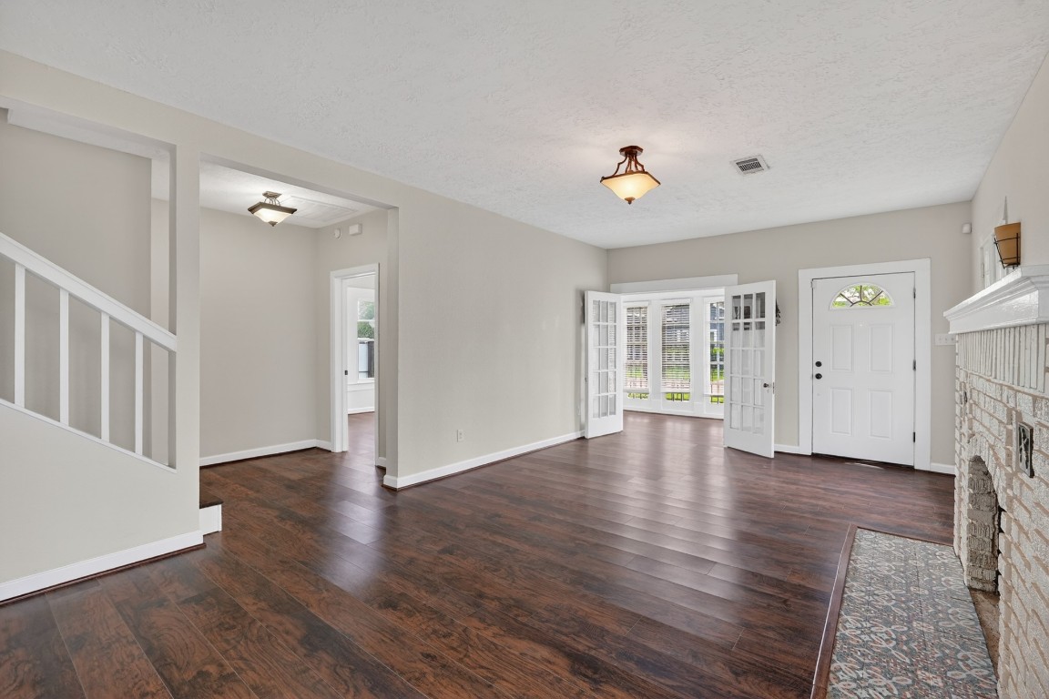 5401 North Capitol Street Houston, TX 77011 - Photo 10 of 39 wooden floor in an empty room with a window
